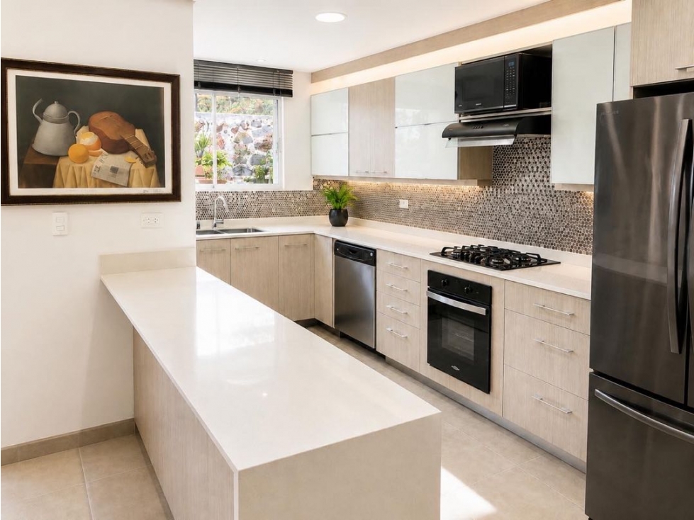 HERMOSA CASA EN EL RETIRO UNIDAD CERRADA CERCA AL AEROPUERTO