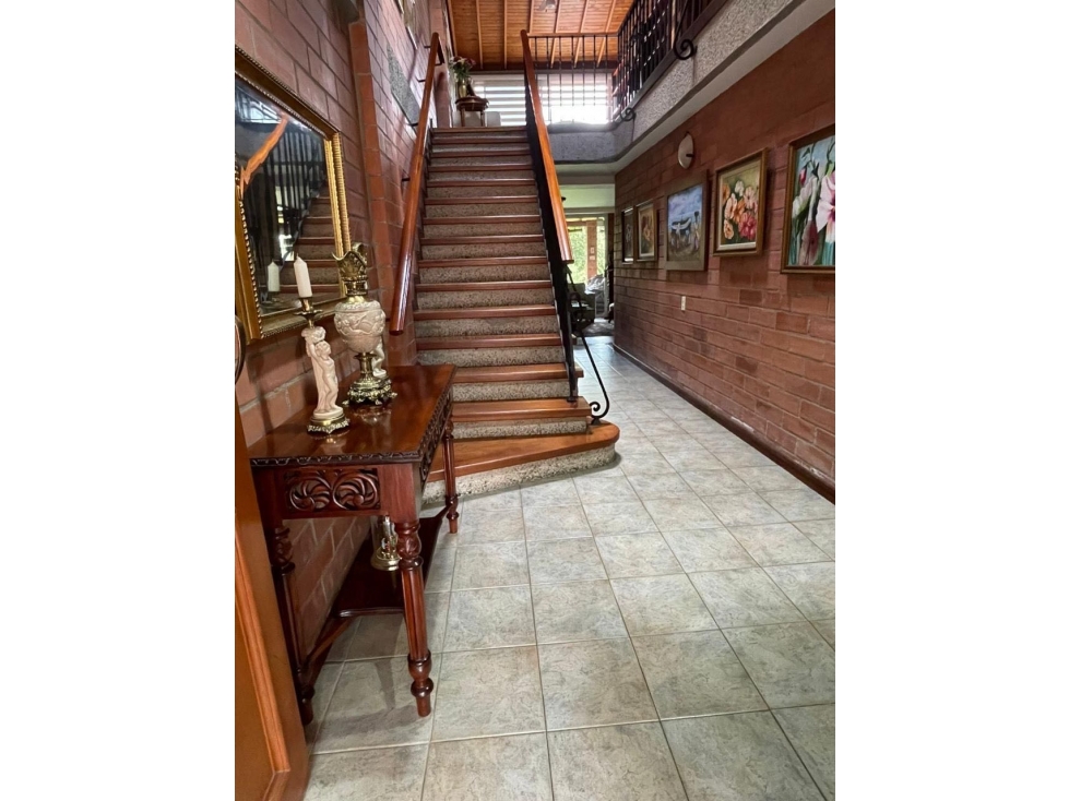 HERMOSA CASA EN ENVIGADO 2 NIVELES CERCA CENTRO COMERCIAL TERRACINA — foto 4