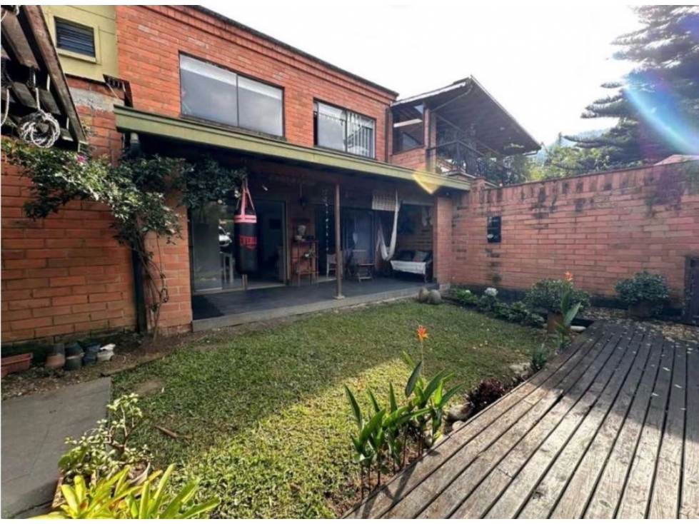HERMOSA CASA EN ENVIGADO CERCA CC TERRACINA Y TRANSVERSAL INTERMEDIA