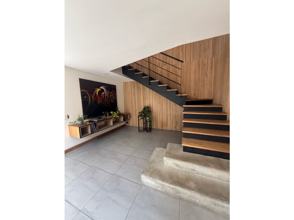 HERMOSA CASA EN ENVIGADO CON AMPLIA ZONA VERDE. NO ADOSADAS — foto 2