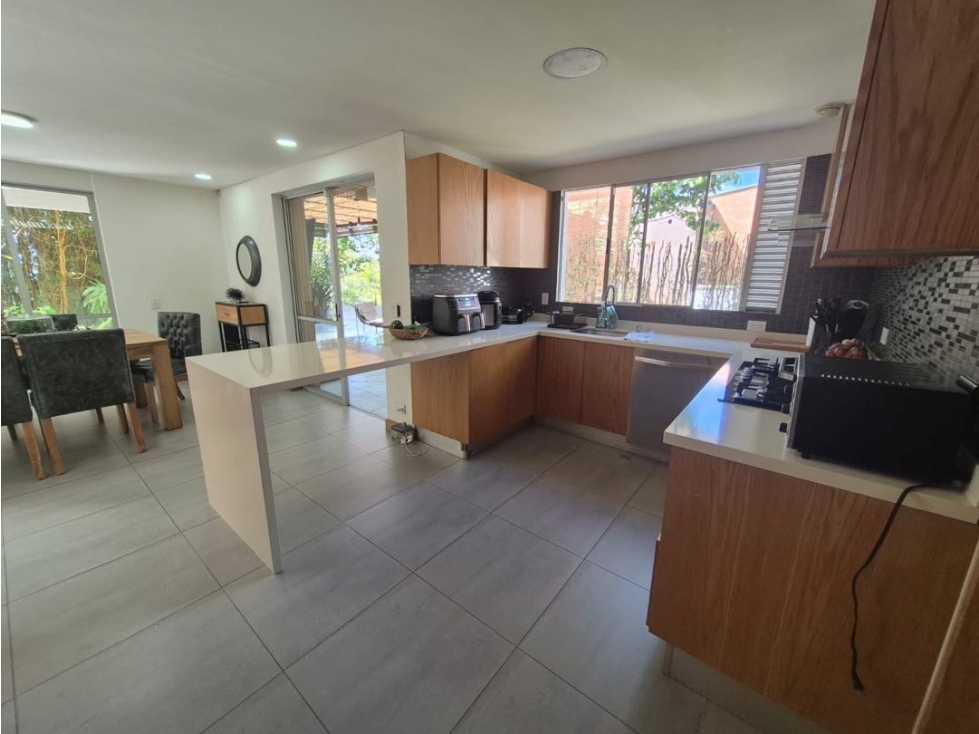 HERMOSA CASA EN ENVIGADO CON AMPLIA ZONA VERDE. NO ADOSADAS — foto 6