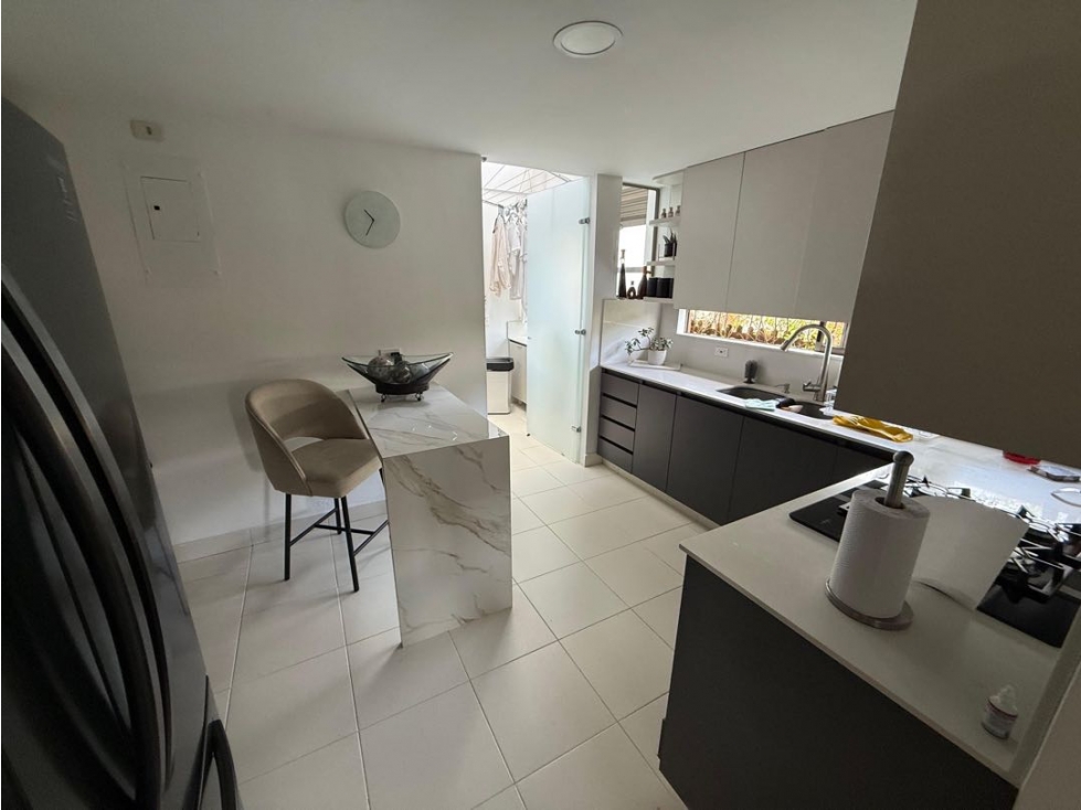 HERMOSA CASA EN ENVIGADO JARDIN INTERNO UNIDAD COMPLETA — foto 3