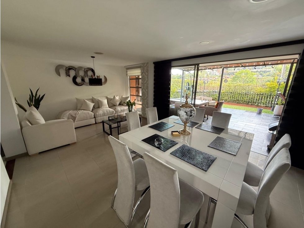 HERMOSA CASA EN ENVIGADO JARDIN INTERNO UNIDAD COMPLETA — foto 4