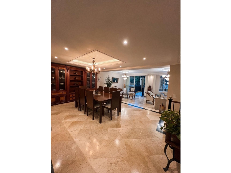 HERMOSA CASA EN ENVIGADO LOMA DEL ESCOBERO CON PISCINA PRIVADA