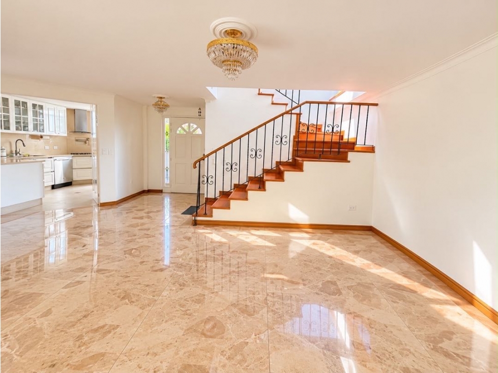 HERMOSA CASA EN ENVIGADO LOMA DEL ESCOBERO