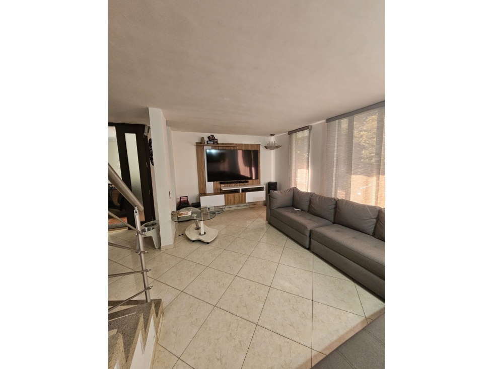 HERMOSA CASA EN ENVIGADO LOMA DE LAS BRUJAS UNIDAD COMPLETA — foto 3