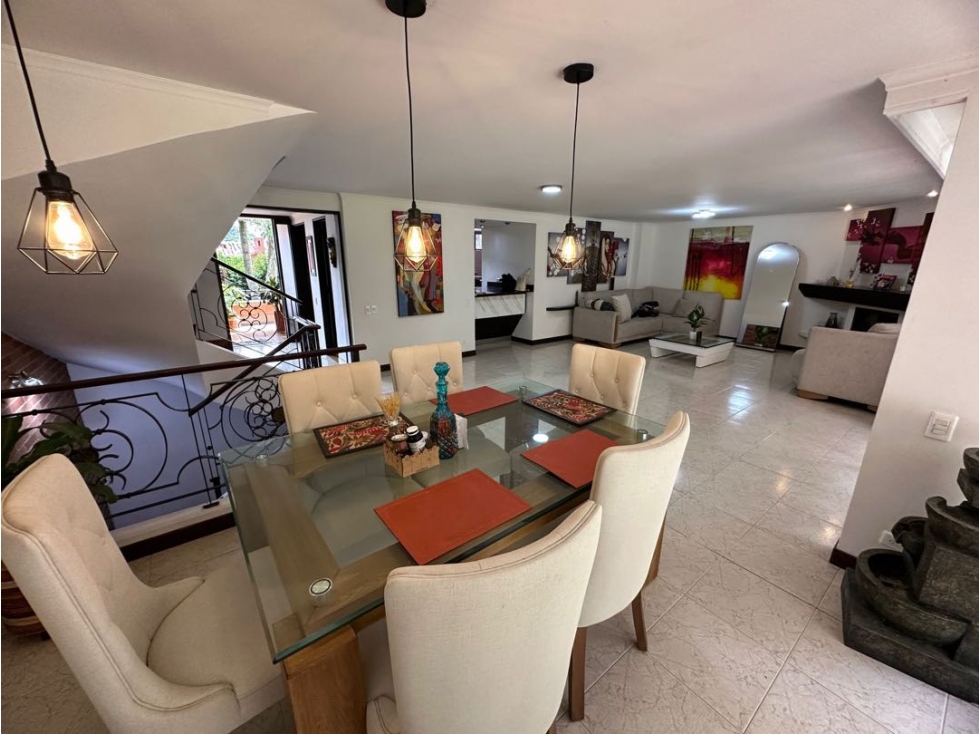 HERMOSA CASA EN ENVIGADO SECTOR CITY PLAZA CON ZONA VERDE INTERNA