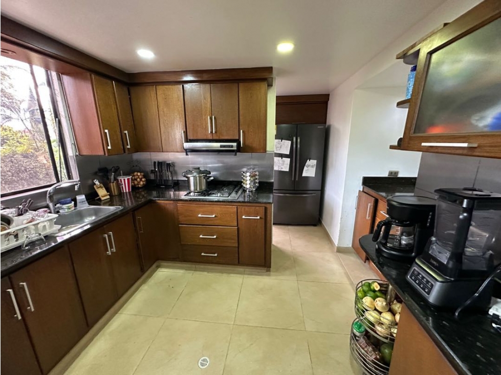 HERMOSA CASA EN ENVIGADO SECTOR CITY PLAZA CON ZONA VERDE INTERNA — foto 3
