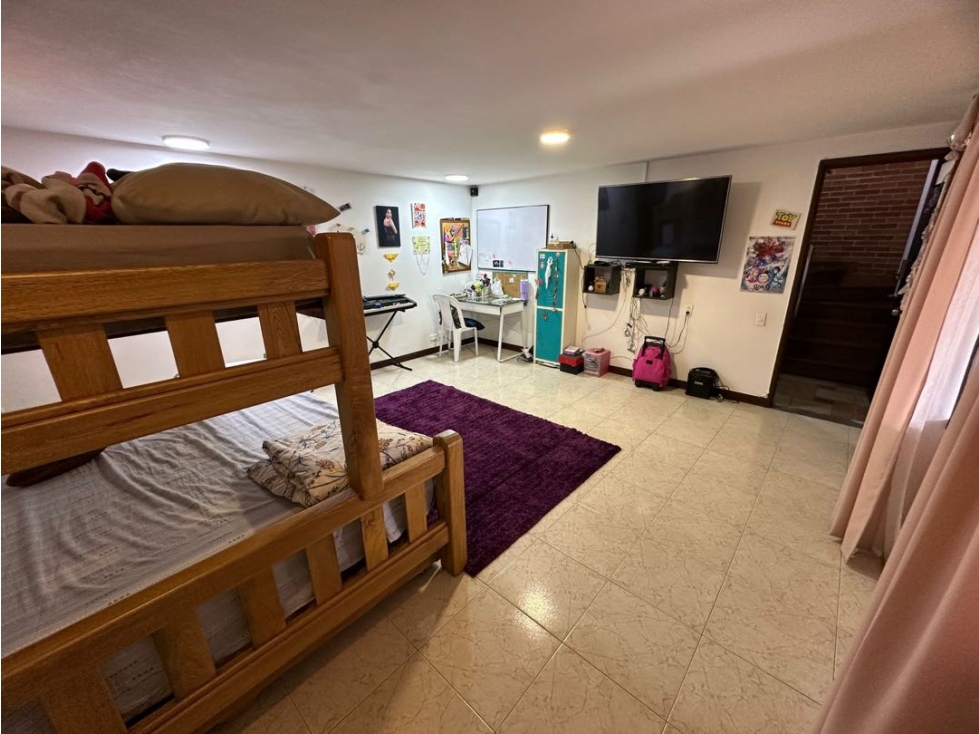 HERMOSA CASA EN ENVIGADO SECTOR CITY PLAZA CON ZONA VERDE INTERNA — foto 6