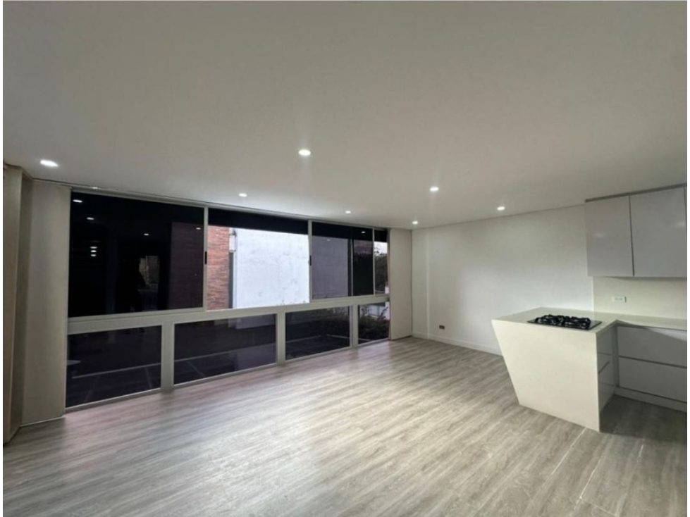 HERMOSA CASA EN ENVIGADO SECTOR MONTESORI ALQUILADA HASTA NOVIEMBRE — foto 2