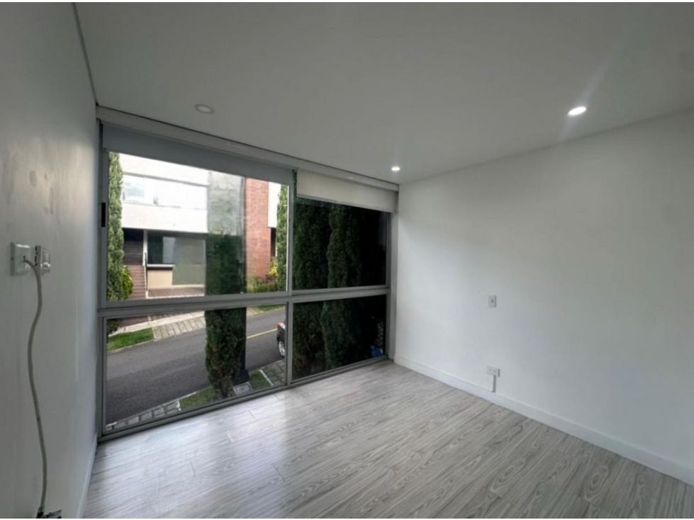 HERMOSA CASA EN ENVIGADO SECTOR MONTESORI ALQUILADA HASTA NOVIEMBRE — foto 5