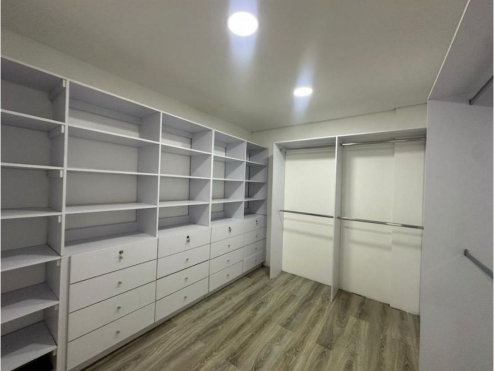HERMOSA CASA EN ENVIGADO SECTOR MONTESORI ALQUILADA HASTA NOVIEMBRE — foto 6