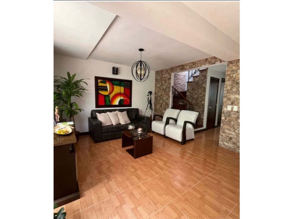 HERMOSA CASA EN ENVIGADO SECTOR LA ABADIA 2 NIVELES ZONA VERDE — foto 2