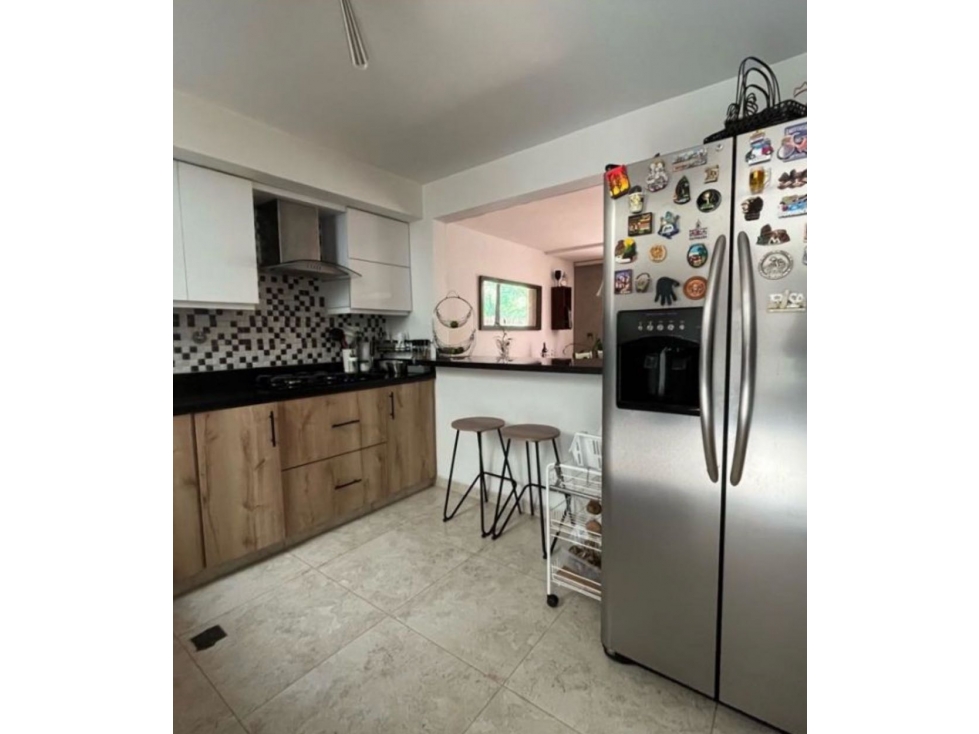 HERMOSA CASA EN ENVIGADO SECTOR LA ABADIA 2 NIVELES ZONA VERDE — foto 4