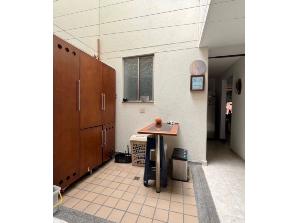 HERMOSA CASA EN ENVIGADO SECTOR LA ABADIA 2 NIVELES ZONA VERDE — foto 5