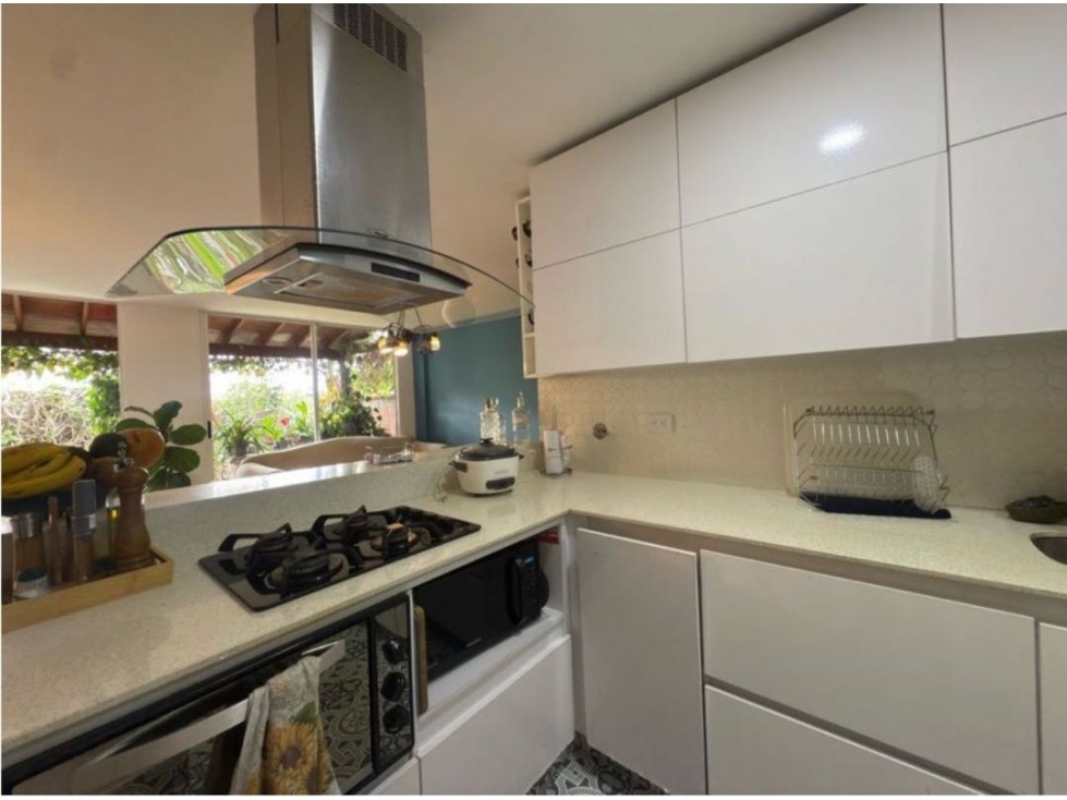 HERMOSA CASA EN ENVIGADO SECTOR TRANSVERSAL INTERMEDIA CERCA A TODO — foto 2