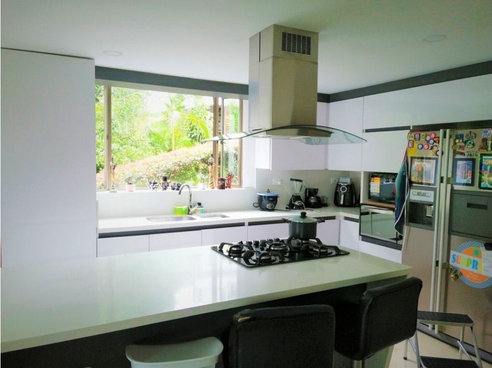 HERMOSA CASA EN ENVIGADO SECTOR LOMA DEL CHOCHO LINDOS ACABADOS — foto 2