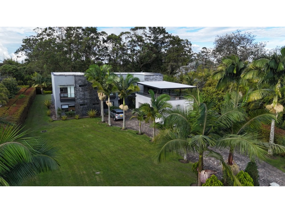 Hermosa casa en exclusiva parcelación cerca al club Llanogrande!