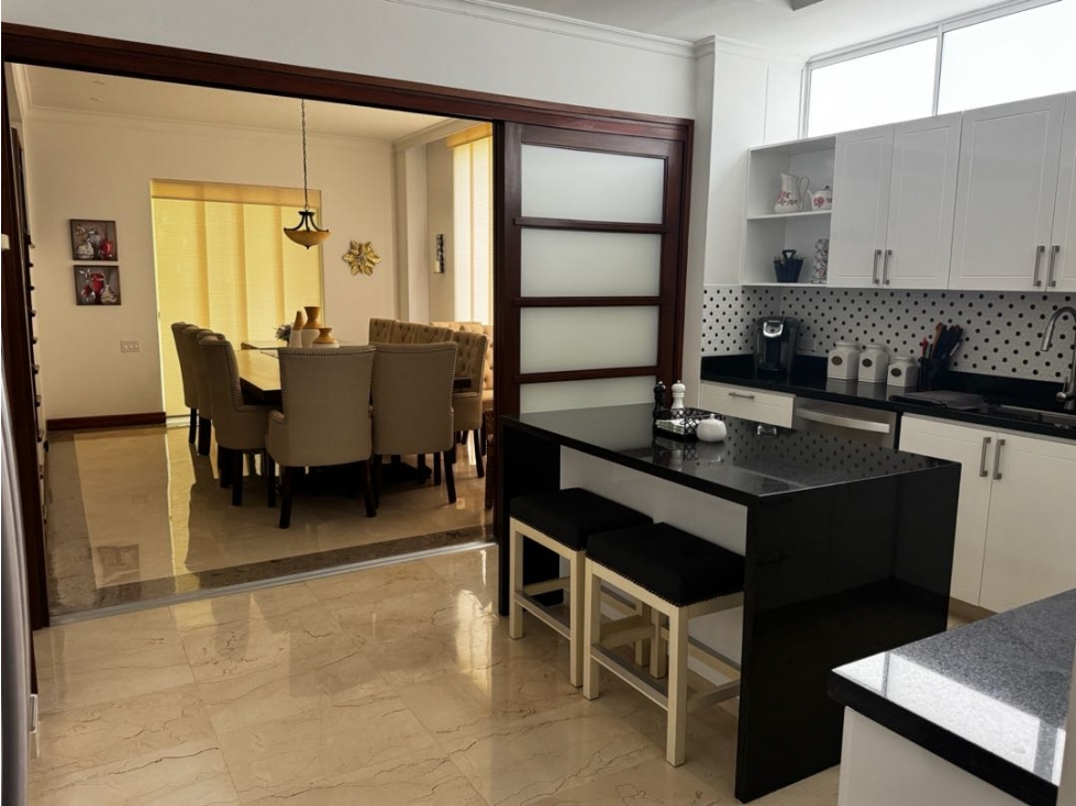 HERMOSA CASA EN EXCLUSIVO SECTOR DE BENEDICTINOS. 3 NIVELES. — foto 4