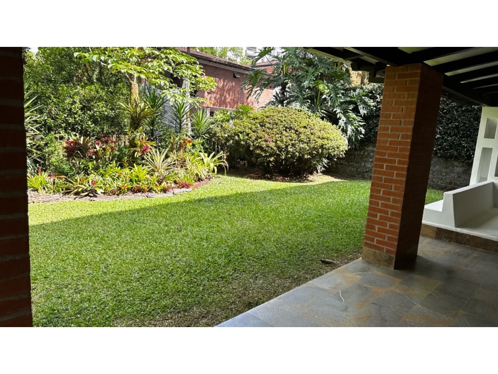 HERMOSA CASA EN EXCLUSIVO SECTOR DE BENEDICTINOS. 3 NIVELES. — foto 3