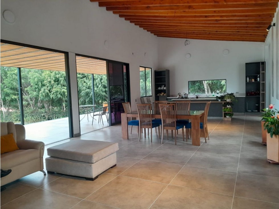 HERMOSA CASA EN LA CEJA EN PARCELACIÓN SUPER CENTRAL