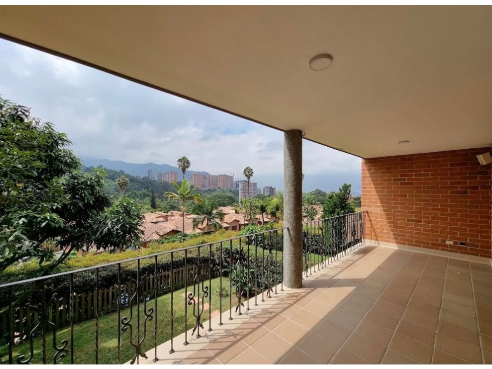 HERMOSA CASA EN LA SEBASTIANA ENVIGADO
