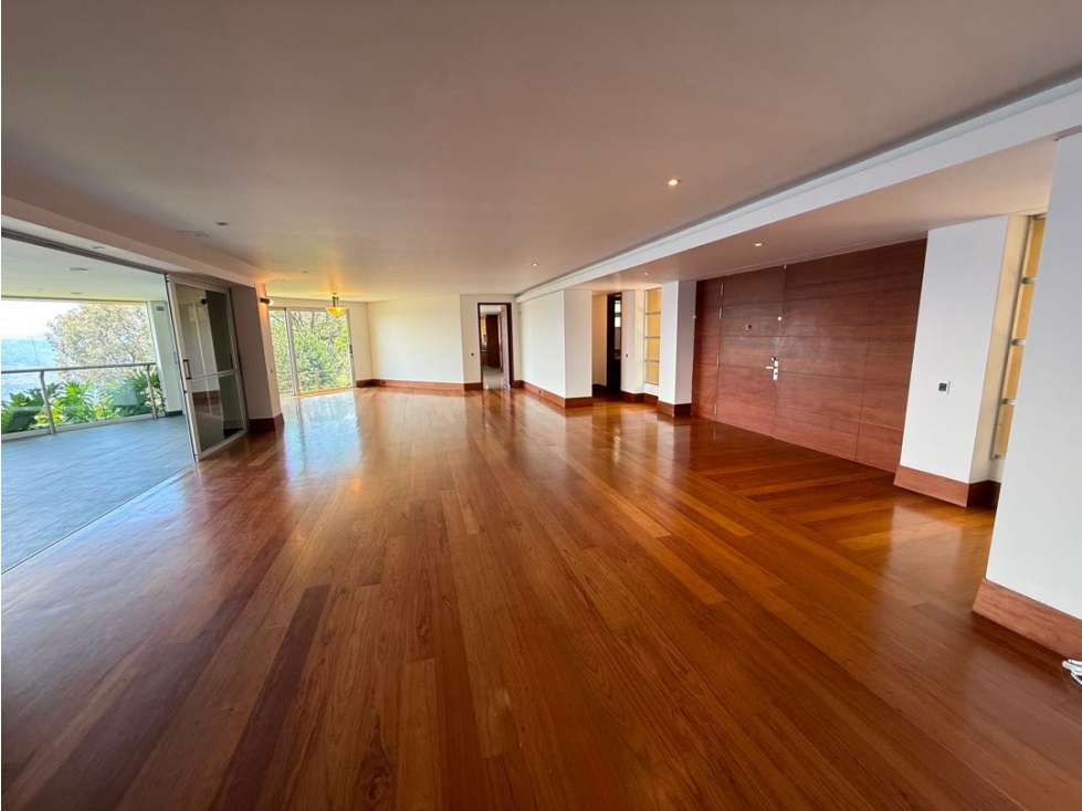HERMOSA CASA EN LAS PALMAS CON INPONENTE VISTA HACIA MEDELLIN — foto 3