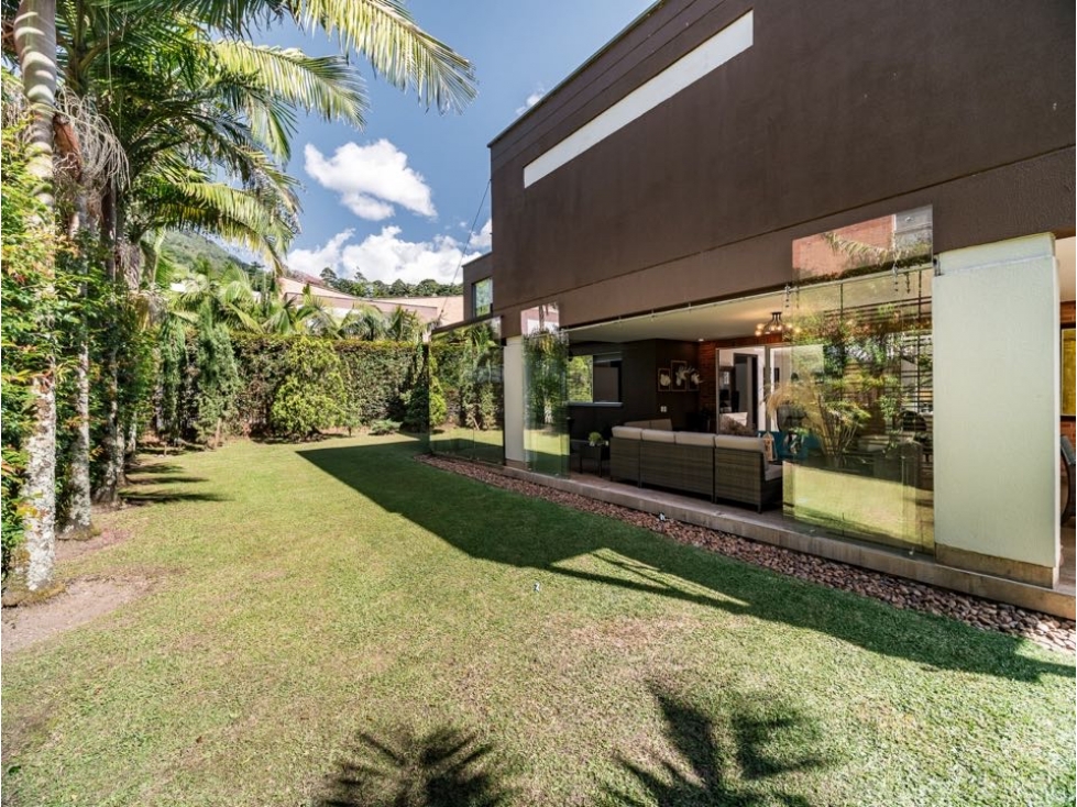 HERMOSA CASA EN LOMA DEL ESCOBERO