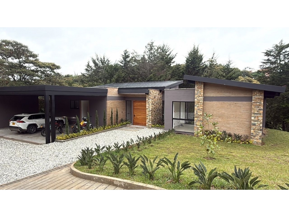 Hermosa casa en parcelación en Llanogrande - 1