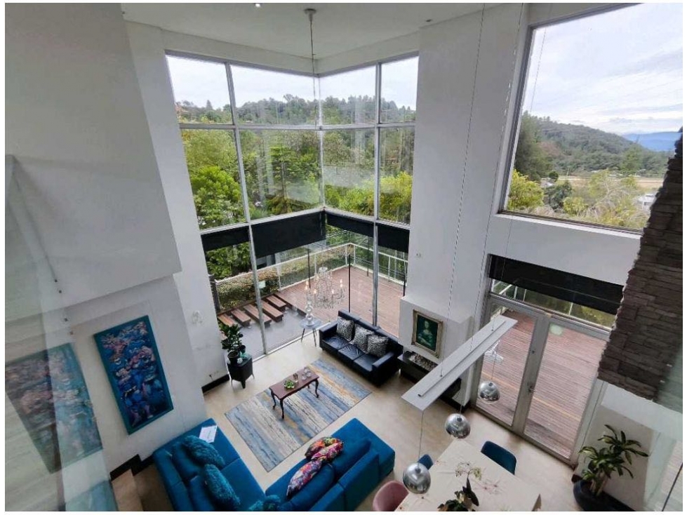 Hermosa casa en Loma del Escobero Alto (*)
