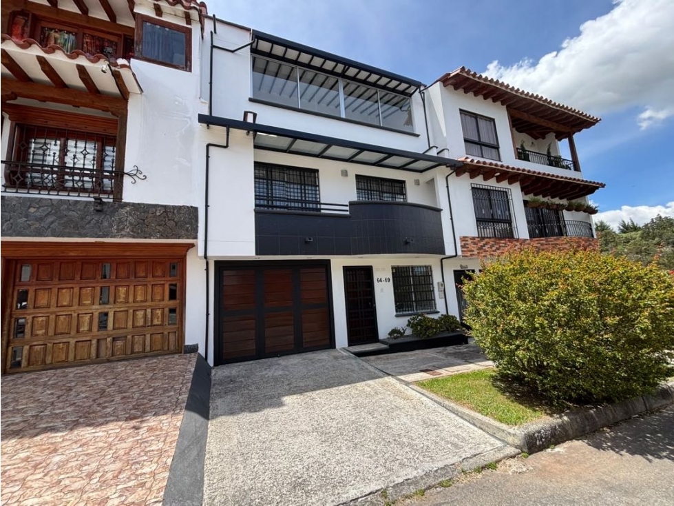 Hermosa casa en Rionegro barrio Altos del Lago - 1