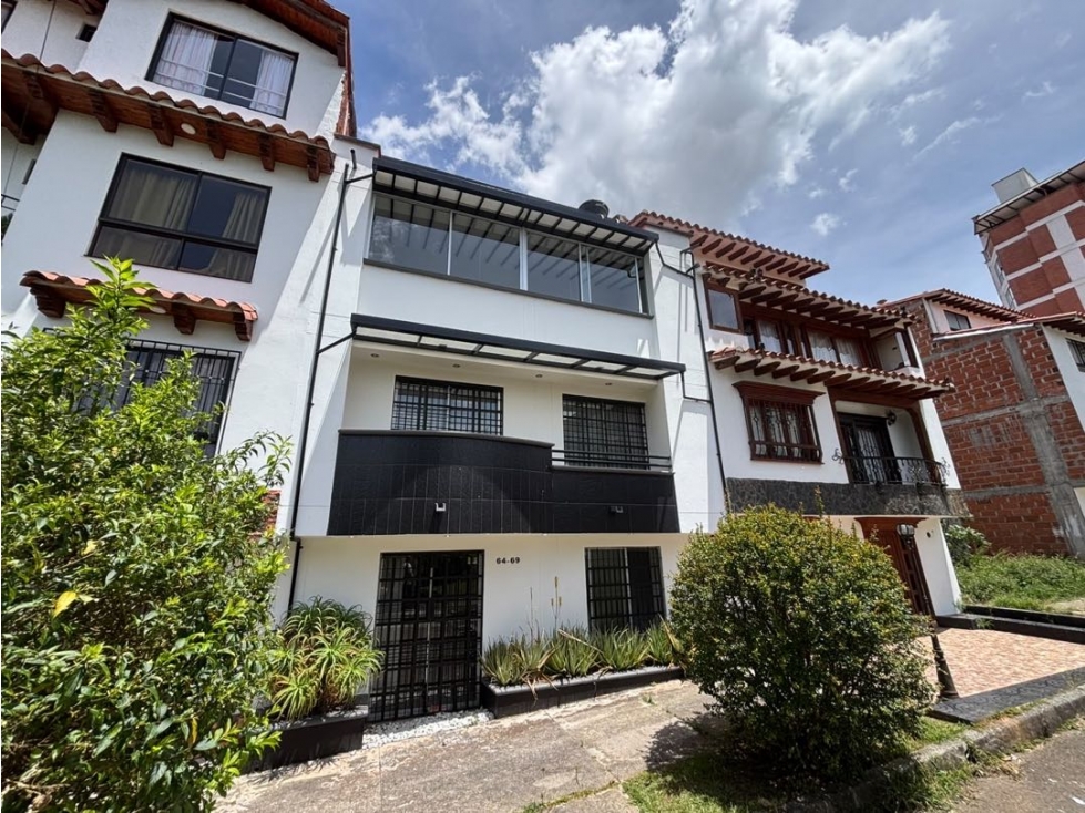 Hermosa casa en Rionegro barrio Altos del Lago - 2