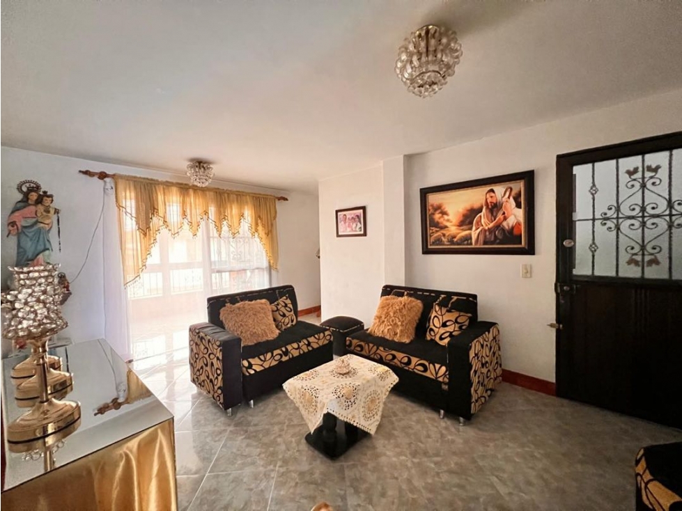 HERMOSA CASA EN SEGUNDO PISO EN VENTA CERCA AL PARQUE - CARMEN VIBORL — foto 2