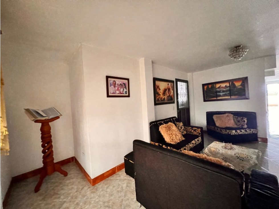 HERMOSA CASA EN SEGUNDO PISO EN VENTA CERCA AL PARQUE - CARMEN VIBORL — foto 3