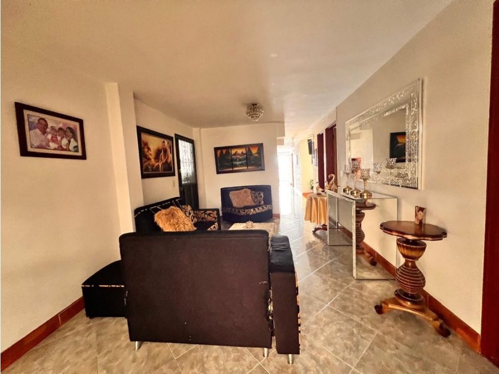 HERMOSA CASA EN SEGUNDO PISO EN VENTA CERCA AL PARQUE - CARMEN VIBORL — foto 4