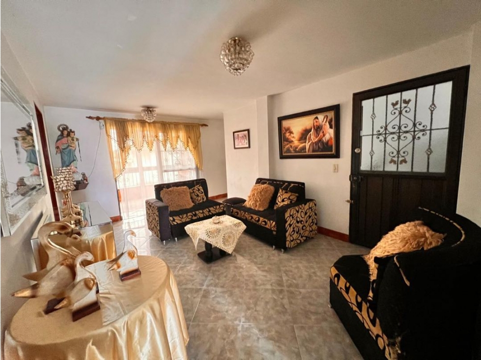 HERMOSA CASA EN SEGUNDO PISO EN VENTA CERCA AL PARQUE - CARMEN VIBORL — foto 5