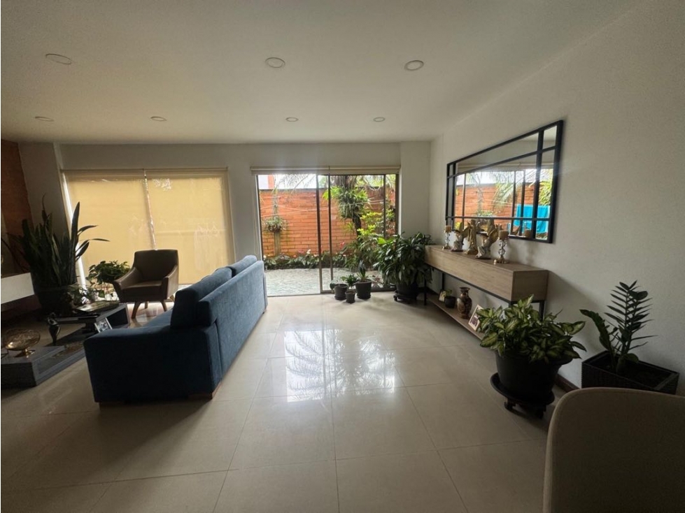 HERMOSA CASA EN SURAMÉRICA CERCA AL MALL PRINCIPAL