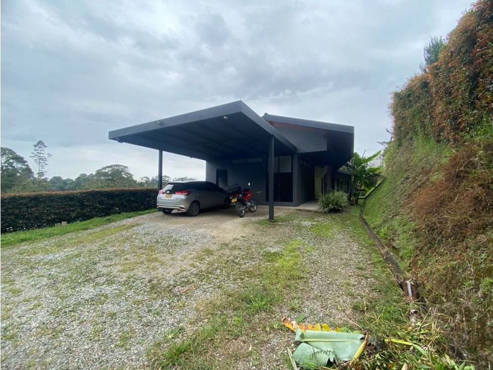 Hermosa casa en unidad cerrada sobre vía La Ceja San Antonio