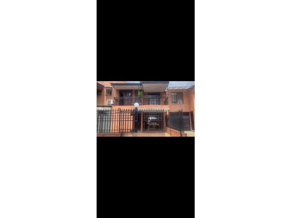 HERMOSA CASA EN VALLE DEL LILI SUR DE CALI
