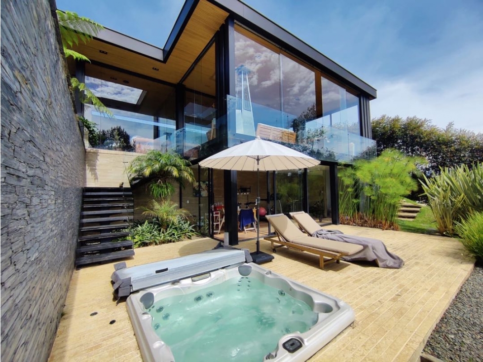 HERMOSA CASA EN VENTA. ALTO DE ESCOBERO