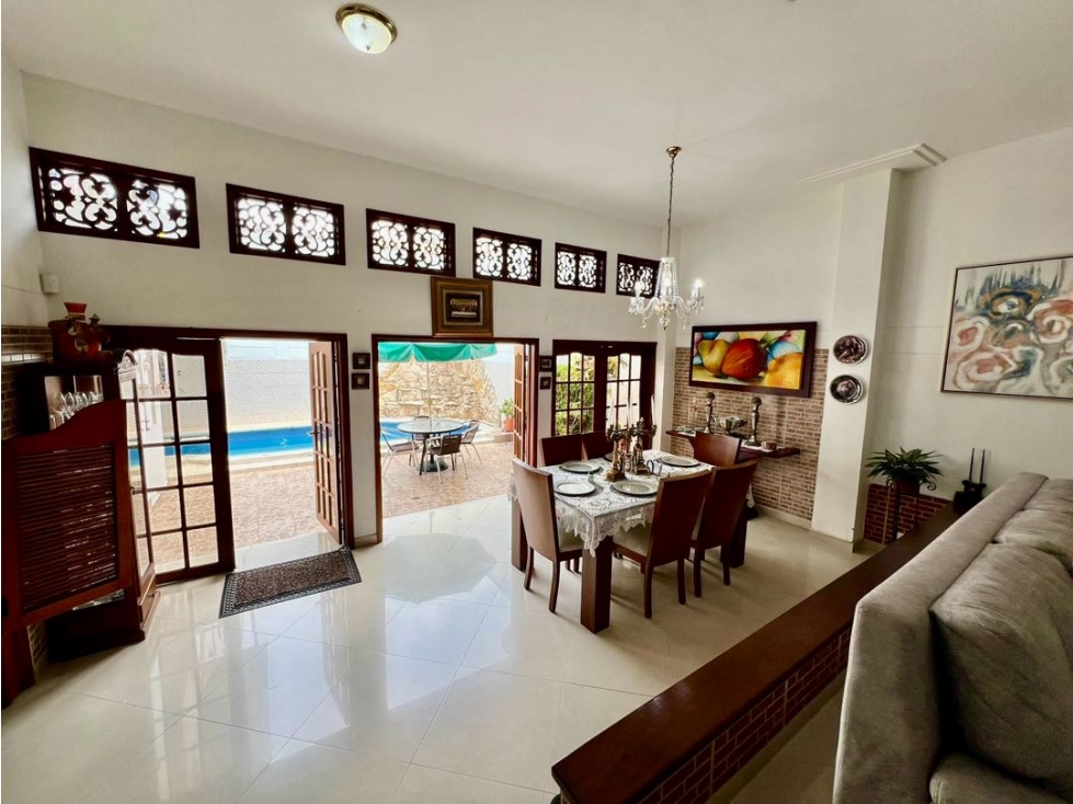 Hermosa casa en venta con piscina - Barrio Las Mercedes Palmira Valle