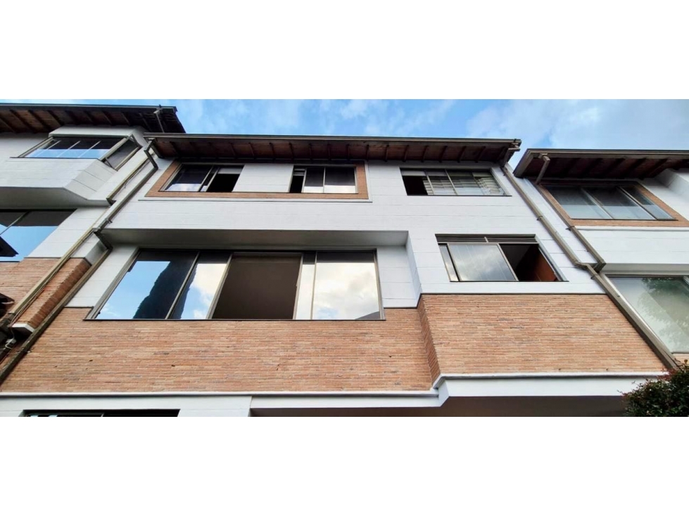 Hermosa casa en venta de 164m² en envigado sector loma del chocho — foto 2