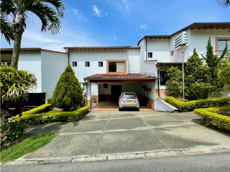 Hermosa casa en venta de 164m² en envigado sector loma del chocho