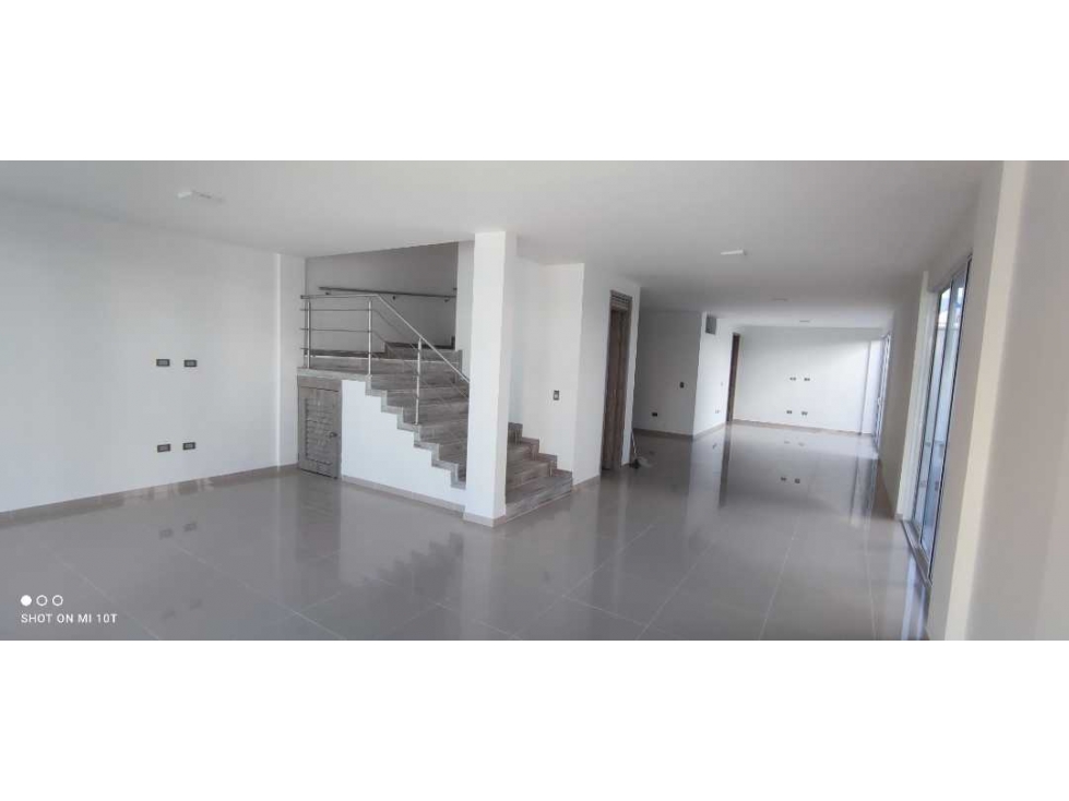 Hermosa casa en venta en ALFAGUARA — foto 2
