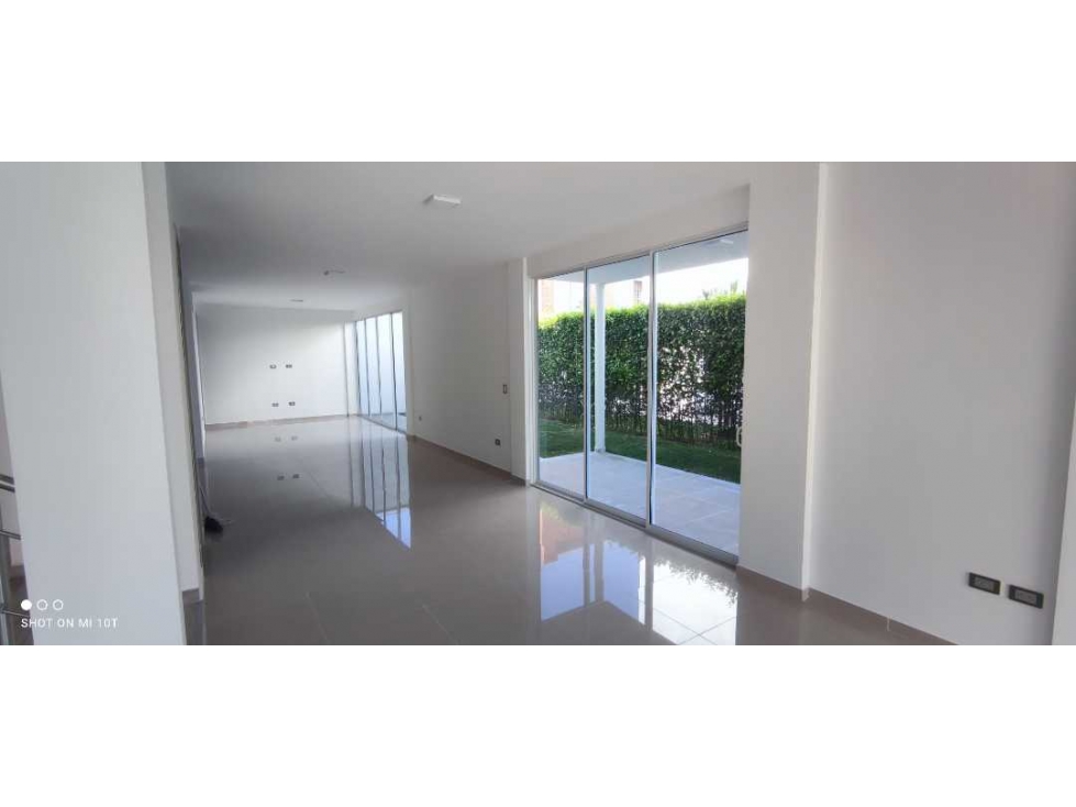 Hermosa casa en venta en ALFAGUARA — foto 3