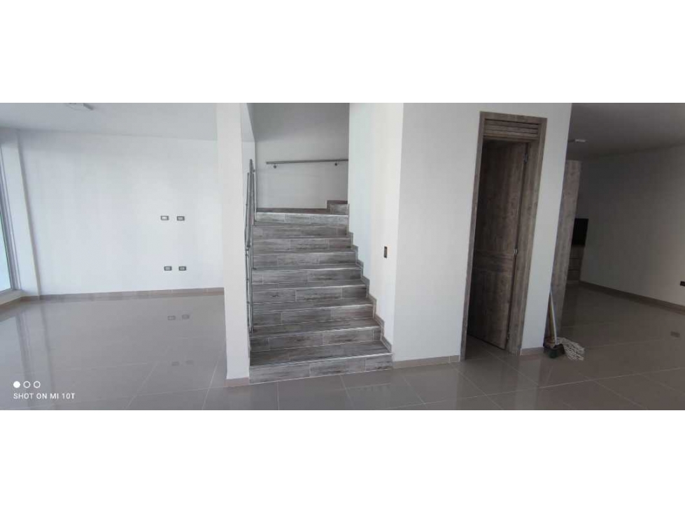 Hermosa casa en venta en ALFAGUARA — foto 4