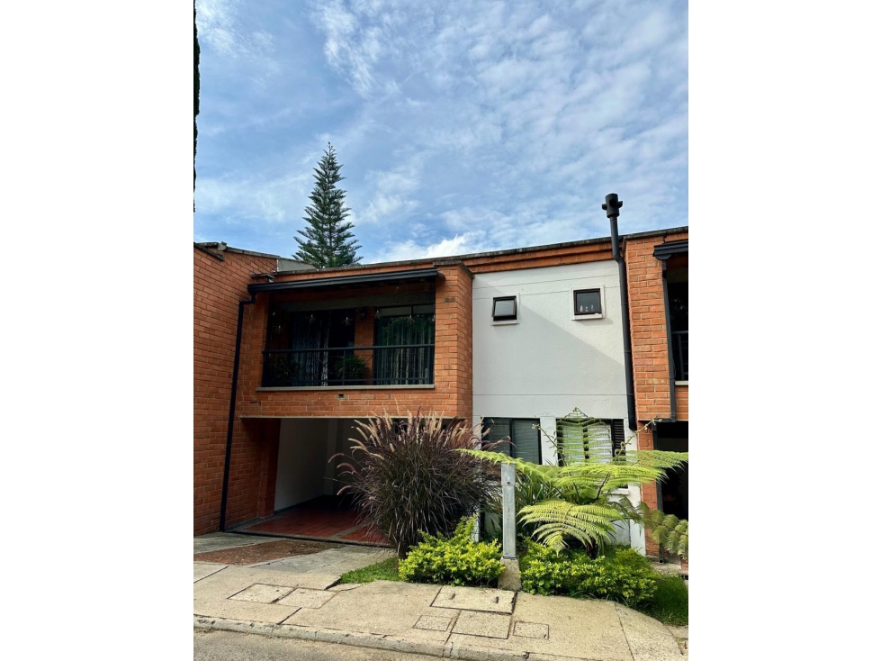 CASA EN VENTA EN ENVIGADO SECTOR LA SEBASTIANA TRANSVERSAL INTERMEDIA