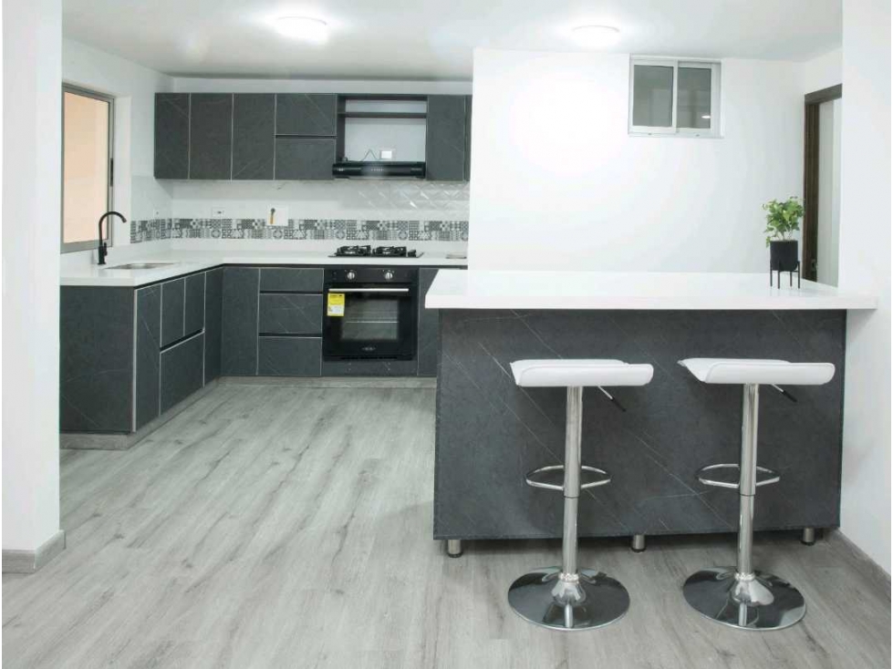 Hermosa casa en venta en sabaneta la doctora parte baja.