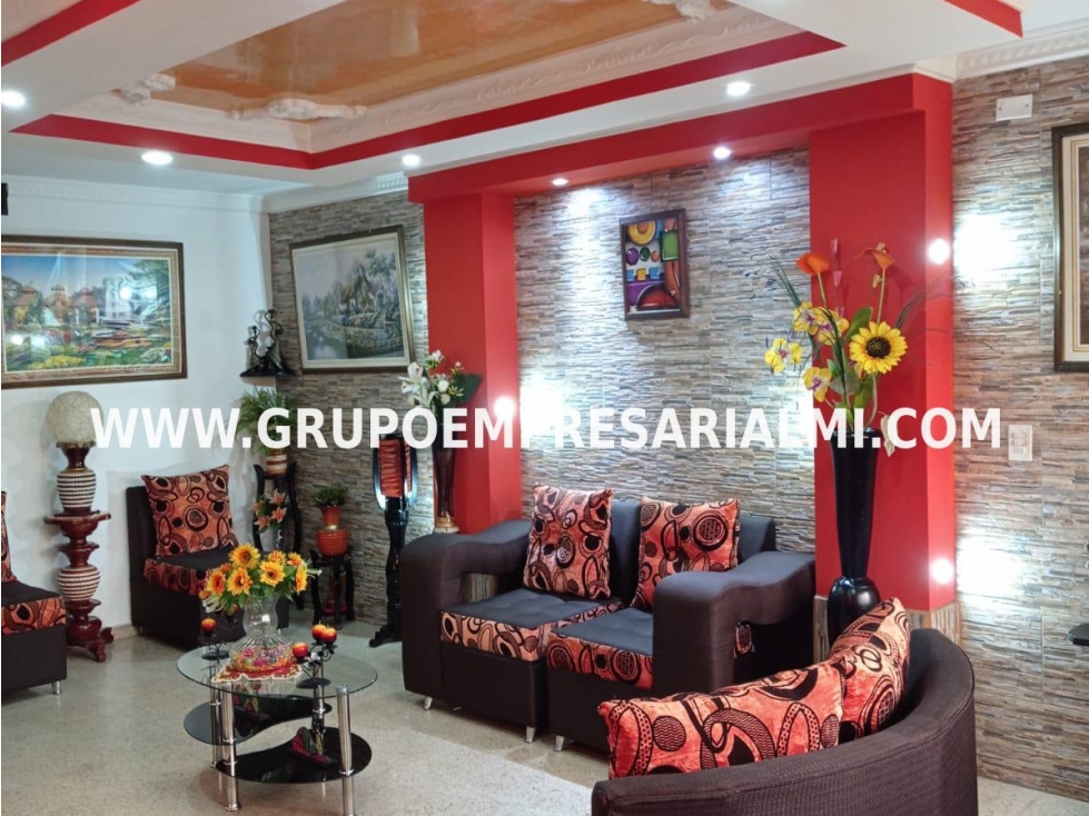 HERMOSA CASA EN VENTA - SECTOR ROBLEDO COD: 30885