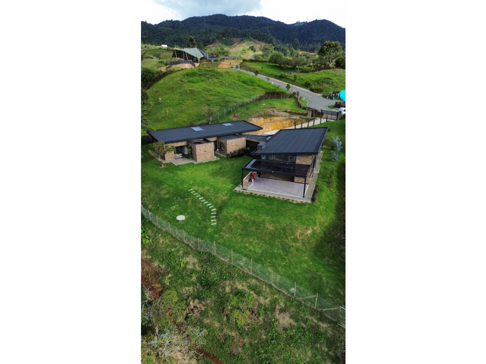 Hermosa casa en venta vía La Ceja/ Rionegro. Unidad cerrada — foto 2
